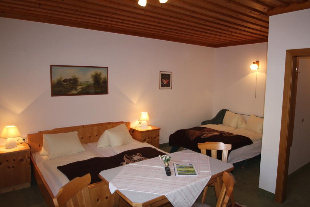 Pension Hubertushof Beim Roemerbad Bad Kleinkirchheim Exterior foto